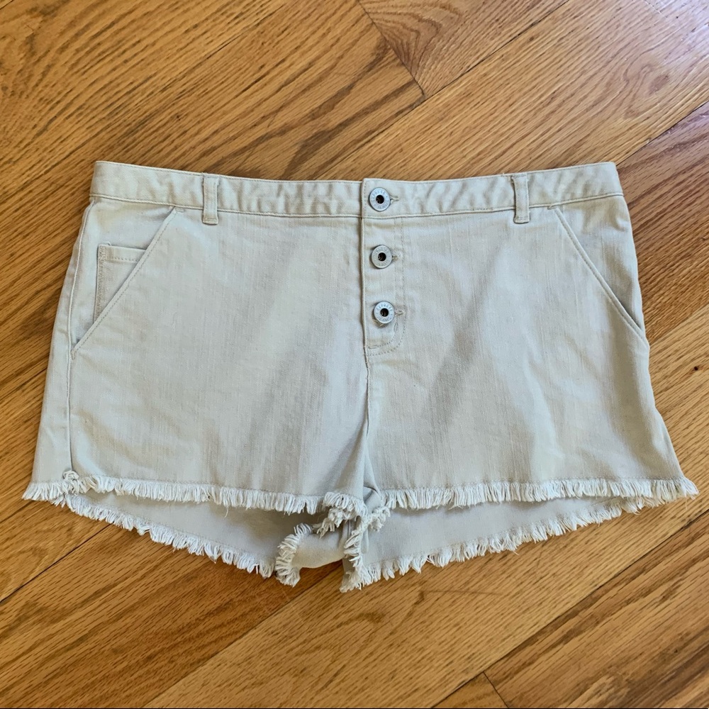 Khaki Shorts 🩳